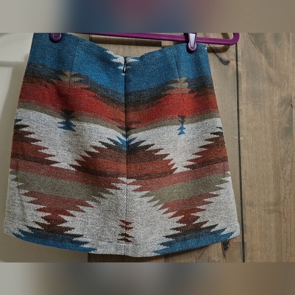 AMERICAN EAGLE Aztec print wool blend mini skirt. Size 0 - Picture 5 of 9